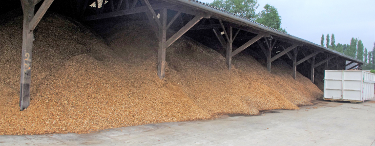 La-plateforme-de-Gorron-composee-de-9-cases